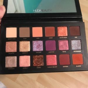 Huda Beauty Desert Dusk